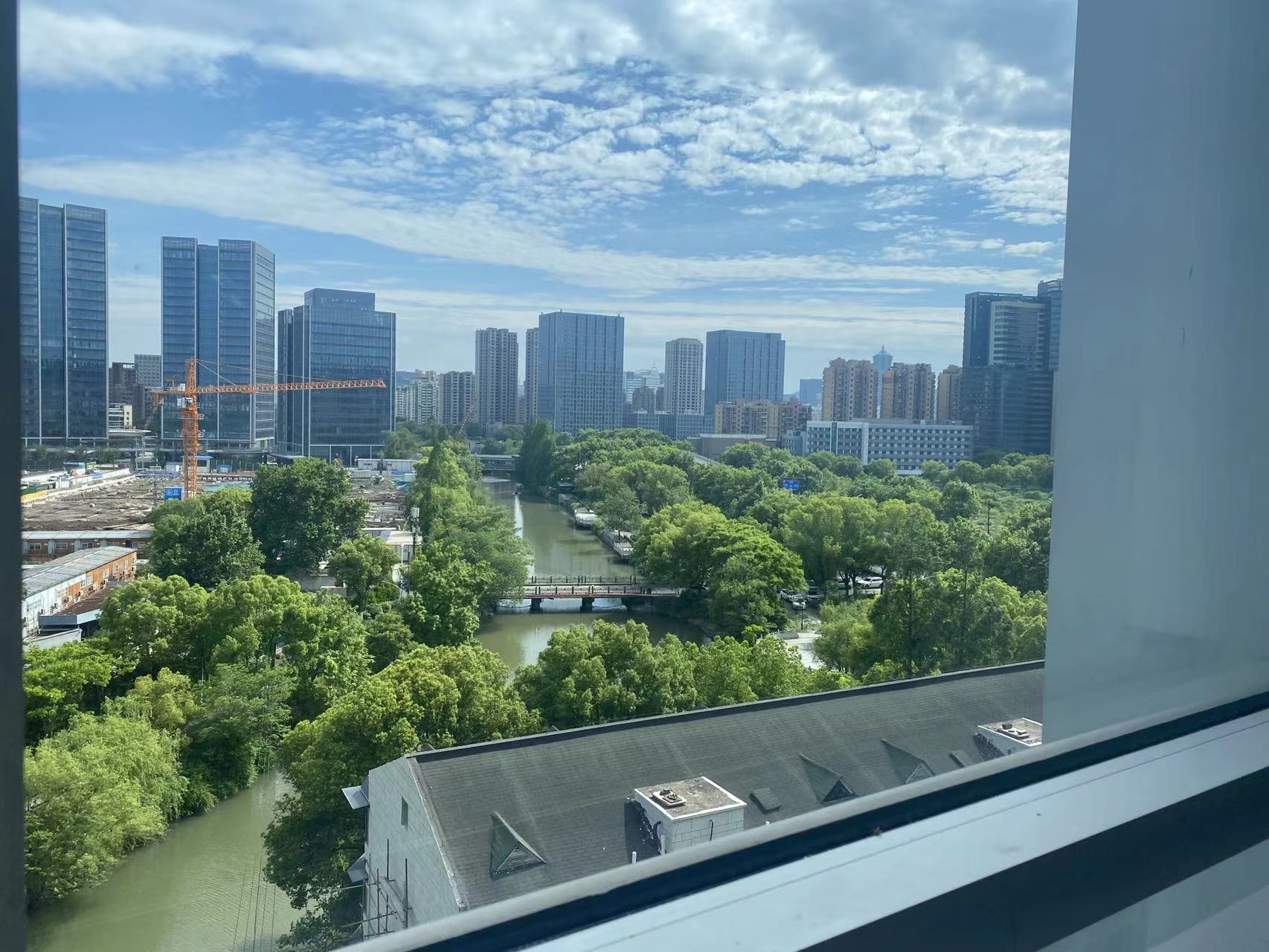 杭州分公司窗外城市与河道景观